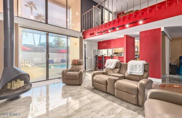 2615 E Campbell Avenue