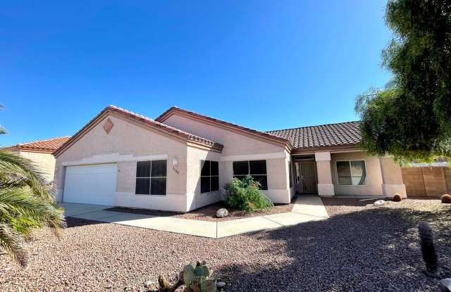 Large 2 Bedroom Home off the Parkway!