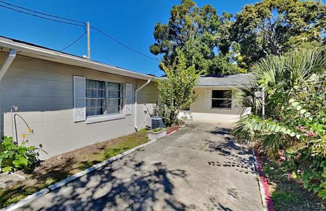 Photo of 1215 Lake Highland Dr