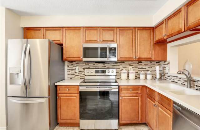 6670 Huntington Lakes