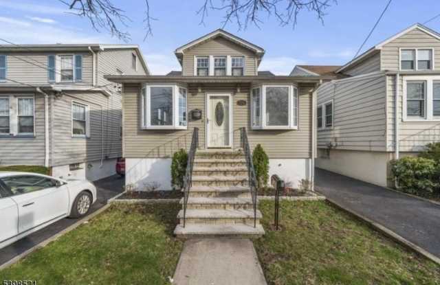 Photo of 838 Roosevelt Ave