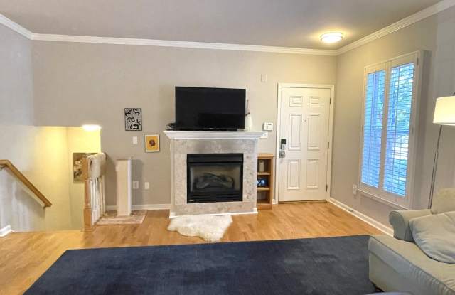 1637 HUNTING CREEK DRIVE