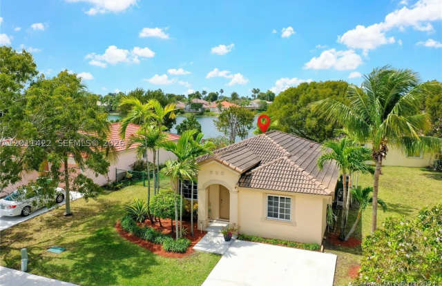 450 SE 30th Dr