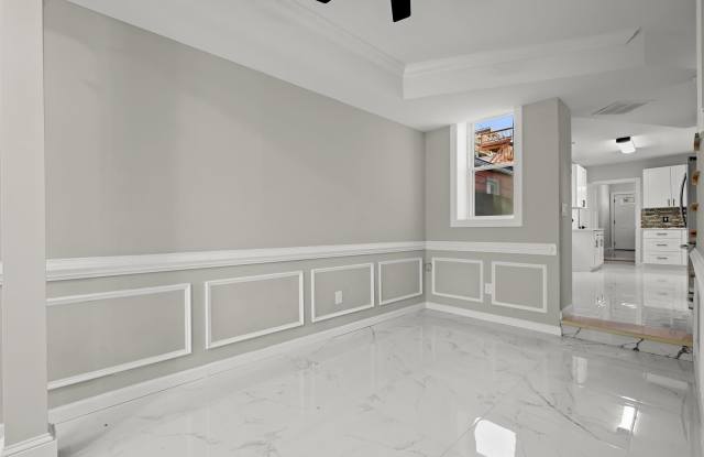 1015 S KENWOOD Avenue