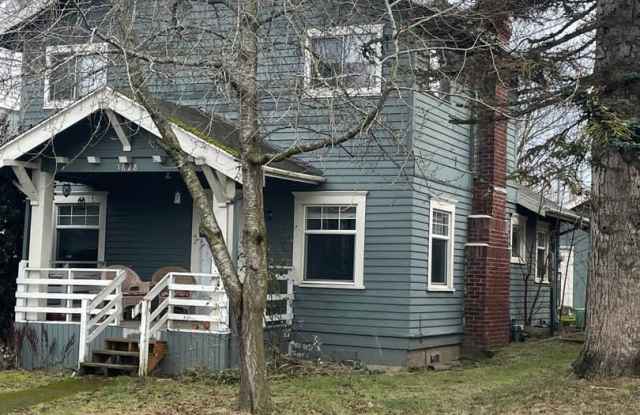 Large House, 6 Bedrooms Preleasing NOW!