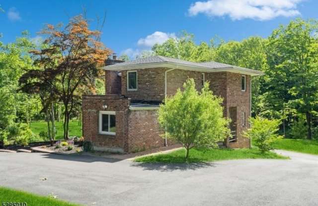 Photo of 242 Lake Rd