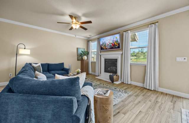 649 Morning Glory Cir