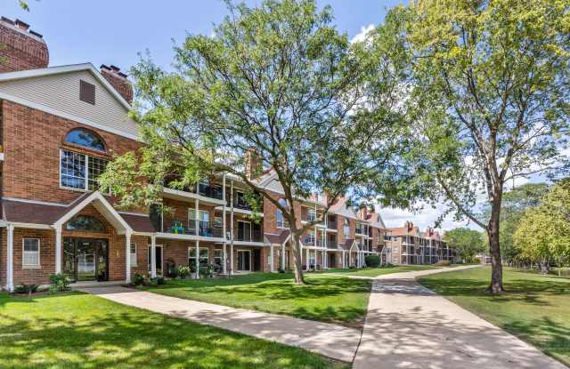 Avery at Arlington Lakes