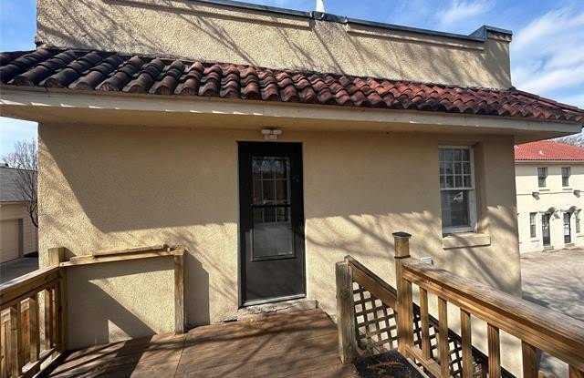 2101 S Boston Avenue unit: 11