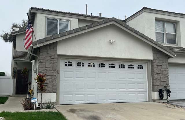 Fabulous 3 Bedroom Anaheim Hills End Unit Home