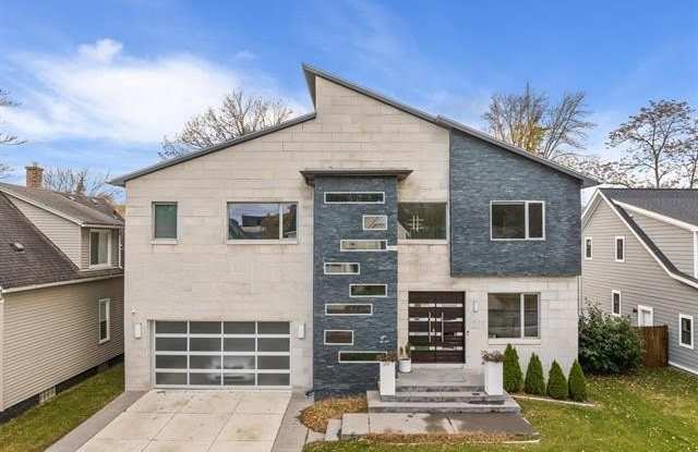 Photo of 211 N Washington Avenue