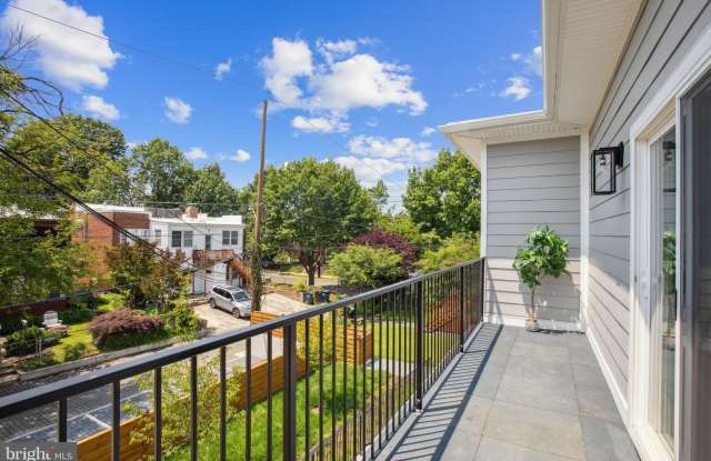 2236 40TH Street NW unit: Five