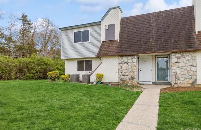 48 Pointe Cir S