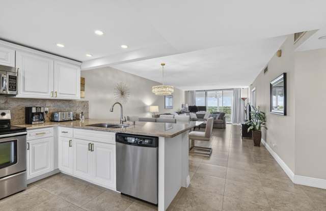 3499 Oaks Way unit: 703