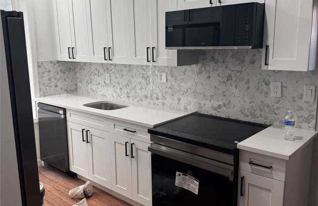 133 E 55th Street unit: 1