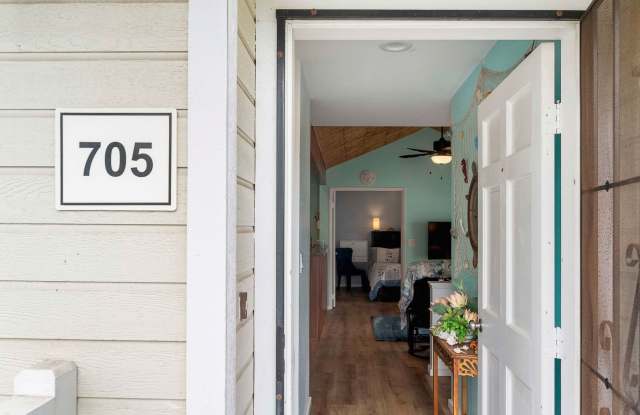 2 Bedroom 2 Bathroom Fully Furnished Condo