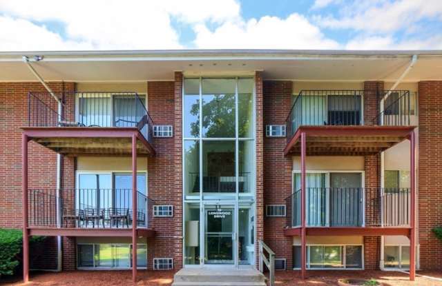 Photo of 10 Longwood Dr