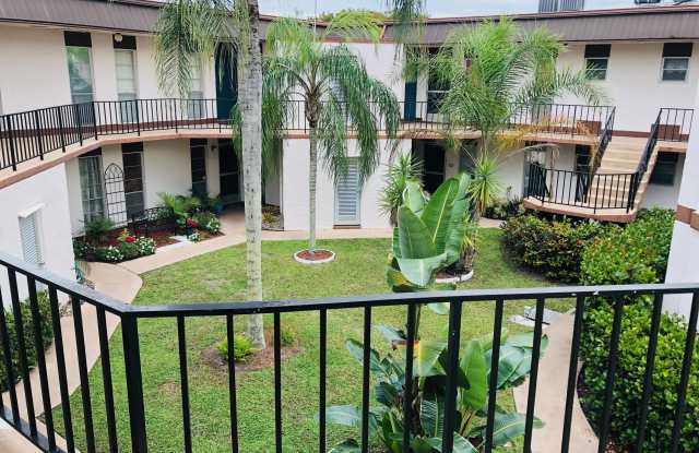 7 Greenway Village Drive N