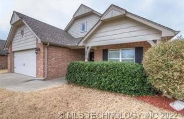 9010 N 156th East Avenue - 9010 North 156th East Avenue, Owasso, OK 74055