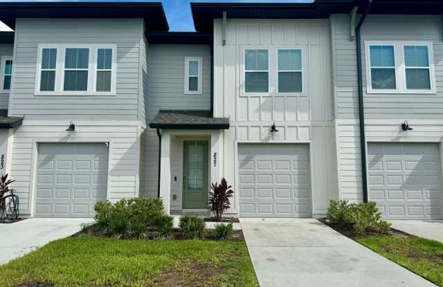 3 Beds 2,5 Baths Townhouse Davenport