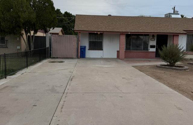 1516 W PUEBLO Avenue