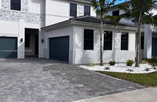 4521 SW 173rd Ave - 4521 Southwest 173rd Avenue, Miramar, FL 33029