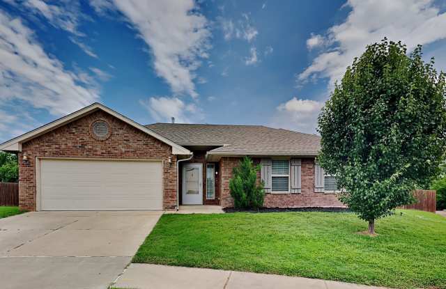 Photo of Nice 3 Bedroom 2 Bath Home in Mustang Schools