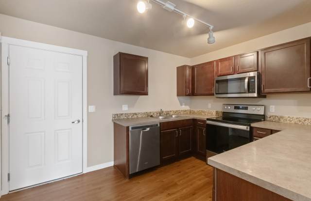 1040 W Rustic Lodge Dr