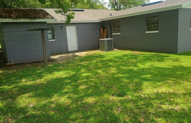 4305 BESSIE Circle W