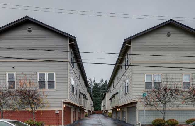 Elegant 2 Bedroom/1 Bath Town Home in Perfect Shoreline Location!