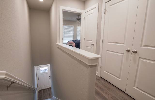 2 bedroom 2.5 bath home located in Fayetteville, AR
