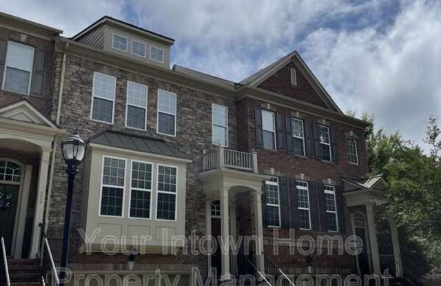 326 Ardmore Court NW
