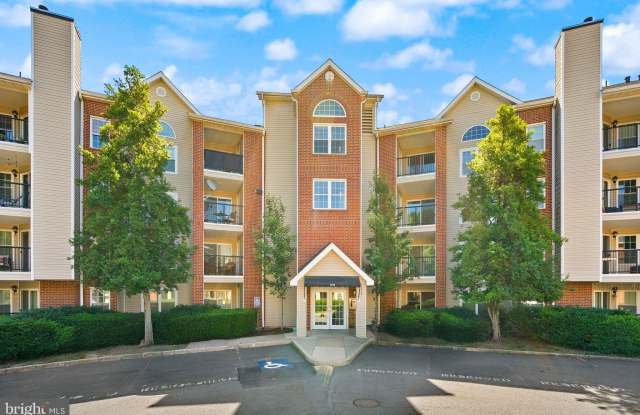 3313 WYNDHAM Circle