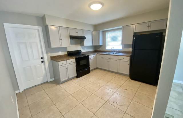 1700 Birchwood CircleUNT 1