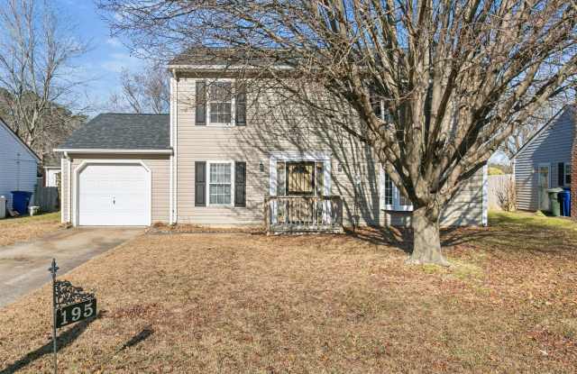 Comfortable Living with Private Yard, Deck & Easy Access to Ft. Eustis
