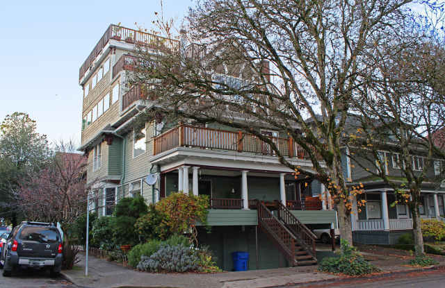 What a Find! Spacious  Light Studio in Coveted NW 23rd Ave Neighborhood - 601 Northwest 22nd Avenue, Portland, OR 97210