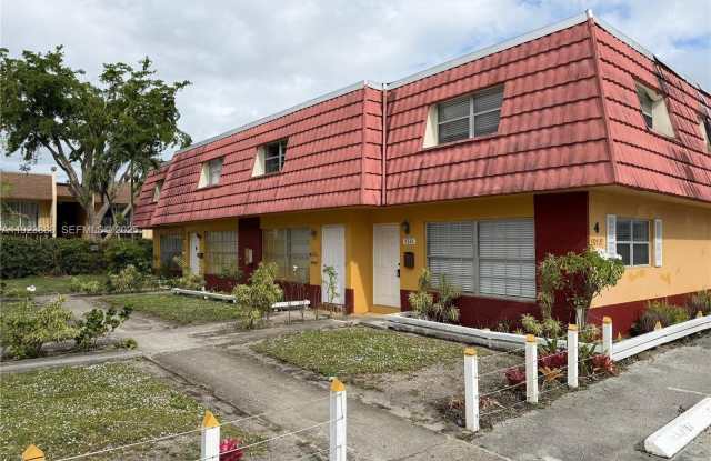 Photo of 5327 NW 27th St