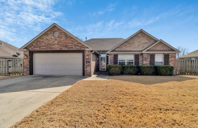 4 Bedroom Brick home in Central Fayetteville!