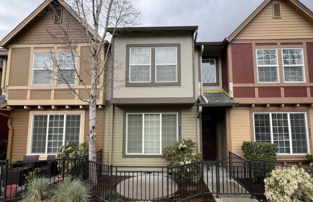 Lovely 2 Bed, 2.5 Bath home in Beaverton's Arbor Station Neighborhood, NEW PAINT .