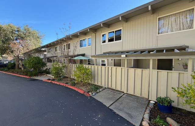 Photo of 2 Bed 1 Bath Condo W/ Garage In Orinda