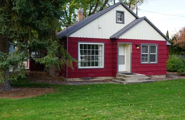 Charming 3 bedroom, 2 bathroom Home by the Foothills and Close to Downtown Boise
