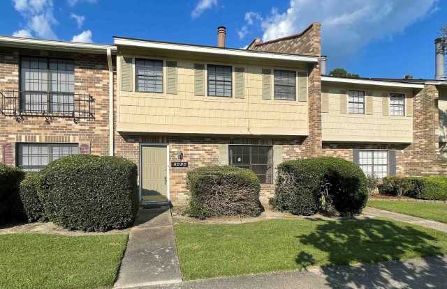 2434 SHADOWBROOK DR