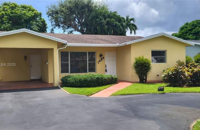 Photo of 1444 SW 32nd Ct