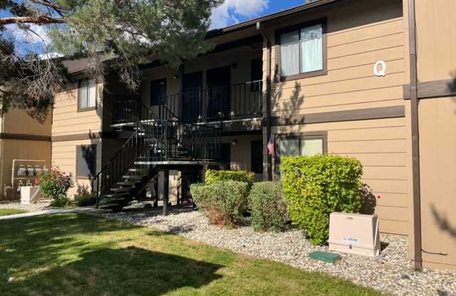 <b>One Bedroom Condo with Den in Southeast Reno<br><b>