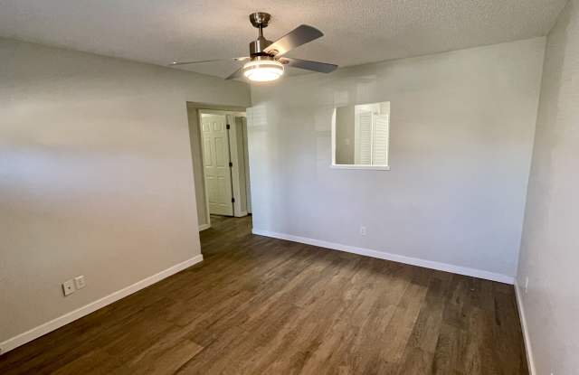 828 E Prairie Hill Dr