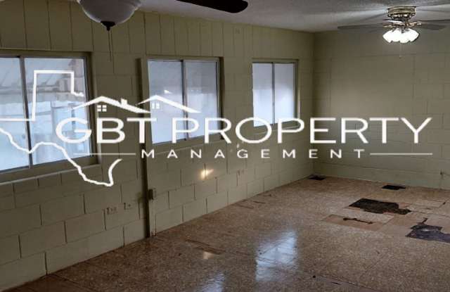 Lazy Days Port. - 314 Railroad St.