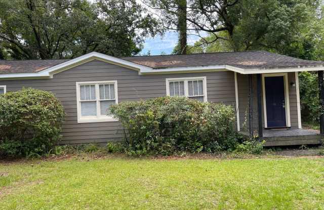 1011 ALACHUA AVE.