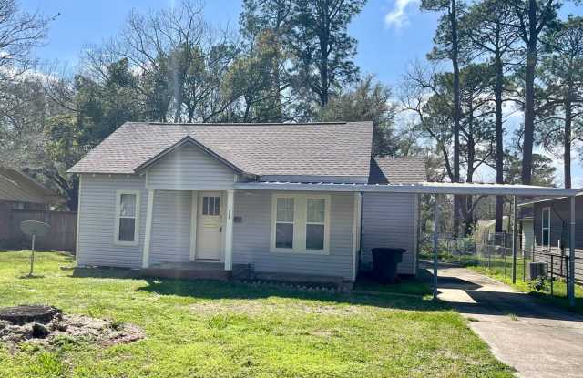 3309 Lay Avenue Groves, Texas 77619