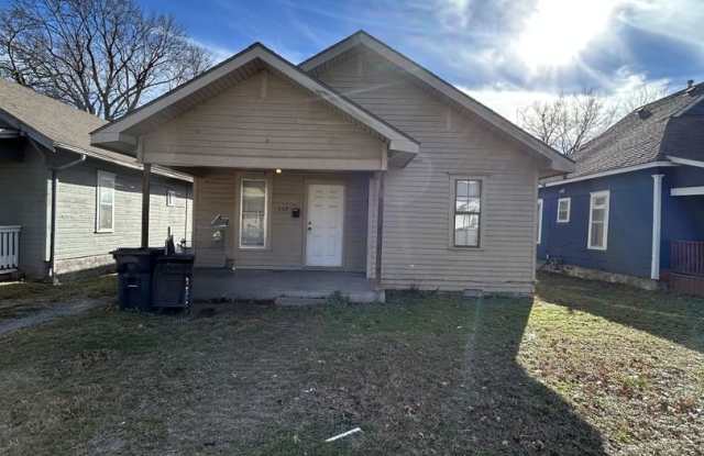 Photo of Price Reduction!! Very Nice 3BR/1BA Single Family Home w/Huge Back Yard!