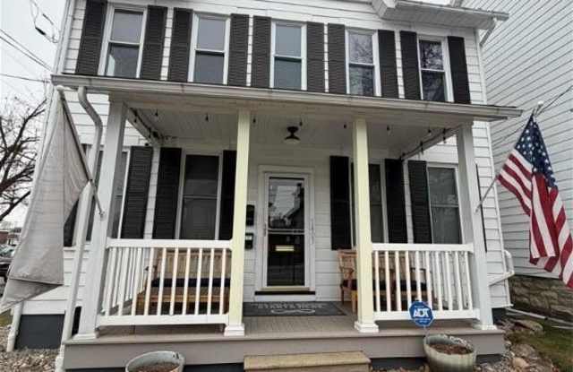 Photo of 1403 Center Street